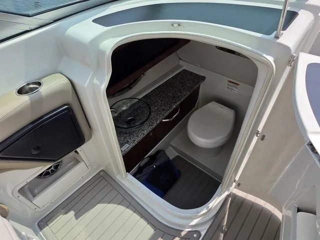 Slide: The Image of Crownline Boats Eclipse E305 XS 2023 - 10