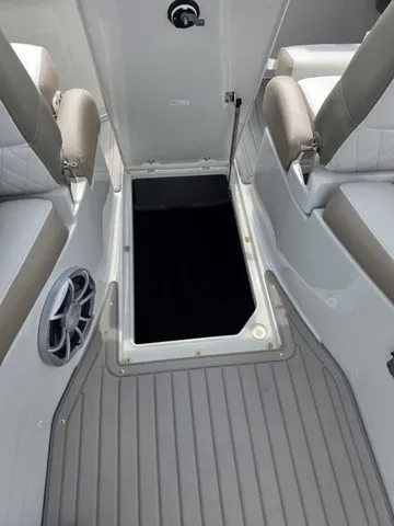 Slide: The Image of Crownline Boats Eclipse E305 XS 2023 - 13