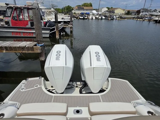 Slide: The Image of Crownline Boats Eclipse E305 XS 2023 - 12