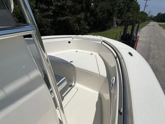 Slide: The Image of Bulls Bay 200 Center Console 2024 - 15