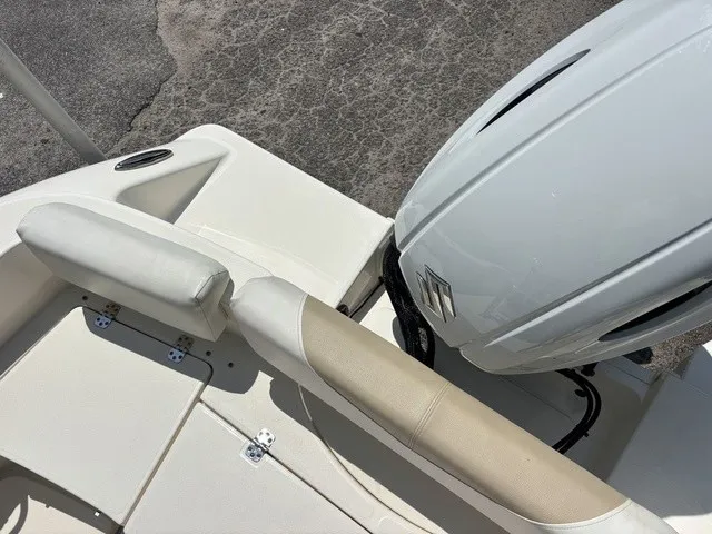 Slide: The Image of Bulls Bay 200 Center Console 2024 - 32