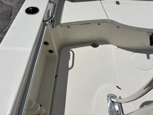 Slide: The Image of Bulls Bay 200 Center Console 2024 - 23