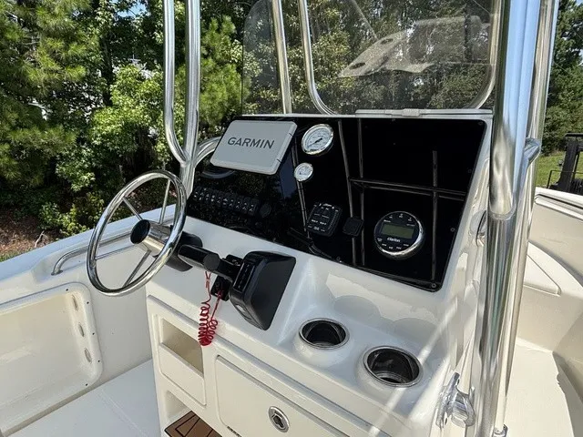 Slide: The Image of Bulls Bay 200 Center Console 2024 - 14