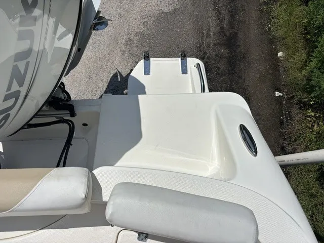 Slide: The Image of Bulls Bay 200 Center Console 2024 - 31