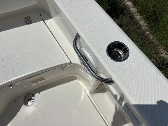 Slide: The Image of Bulls Bay 200 Center Console 2024 - 33