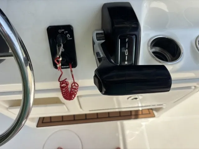 Slide: The Image of Bulls Bay 200 Center Console 2024 - 30