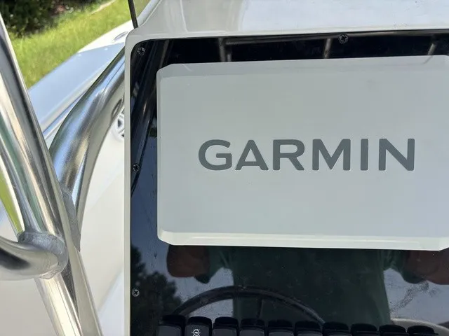Slide: The Image of Bulls Bay 200 Center Console 2024 - 26