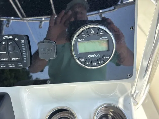 Slide: The Image of Bulls Bay 200 Center Console 2024 - 25