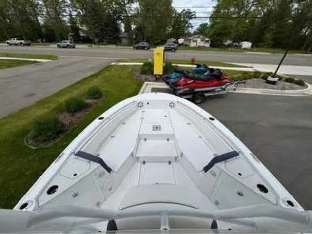 Slide: The Image of Stingray 236 CC 2026 - 4