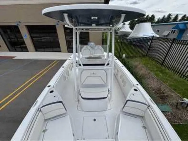Slide: The Image of Stingray 236 CC 2026 - 6