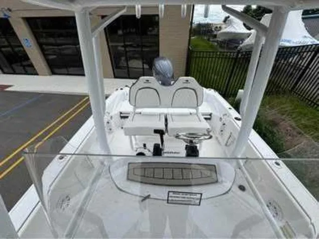 Slide: The Image of Stingray 236 CC 2026 - 7