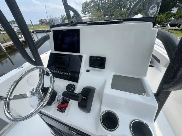 Slide: The Image of Sea Pro 222 Center Console 2025 - 9