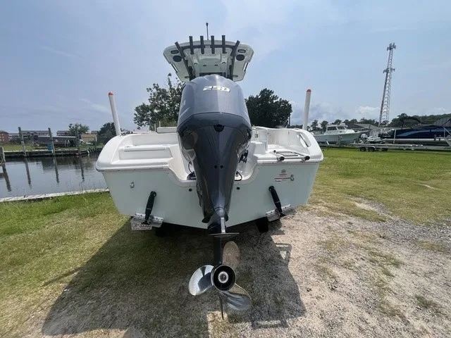 Slide: The Image of Sea Pro 222 Center Console 2025 - 5