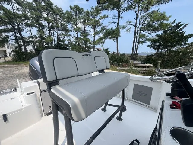 Slide: The Image of Sea Pro 222 Center Console 2025 - 10