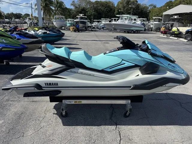 Slide: The Image of Yamaha FX Cruiser HO 2025 - 2
