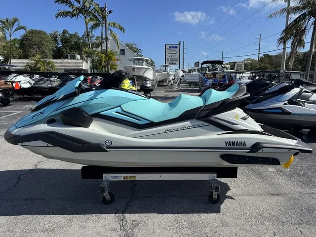Slide: The Image of Yamaha FX Cruiser HO 2025 - 6