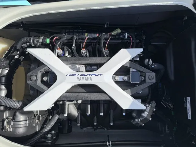 Slide: The Image of Yamaha FX Cruiser HO 2025 - 17