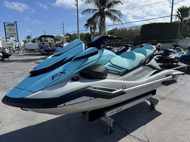 Slide: The Image of Yamaha FX Cruiser HO 2025 - 5