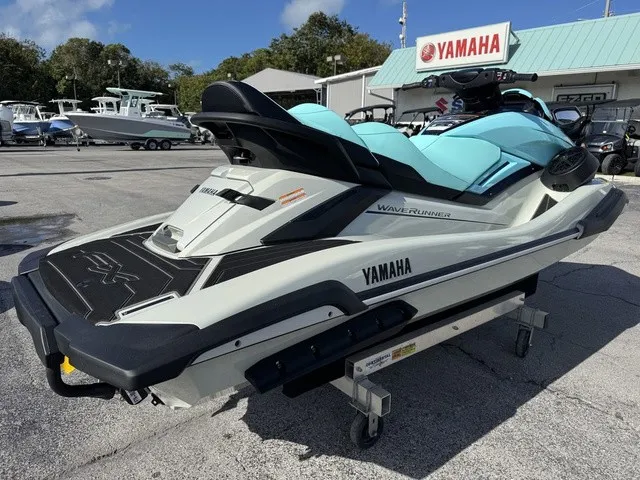 Slide: The Image of Yamaha FX Cruiser HO 2025 - 9