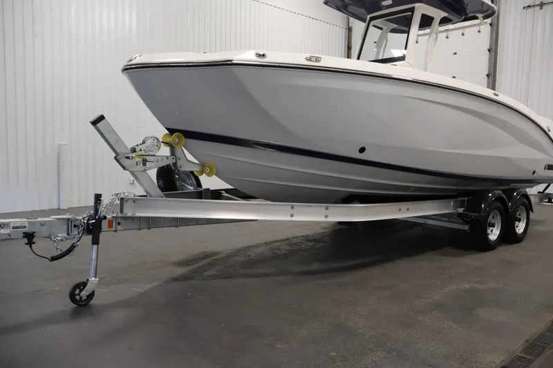 Slide: The Image of 2026 Yamaha Boats 252 FSH Sport on trailer in indoor storage facility. - 51
