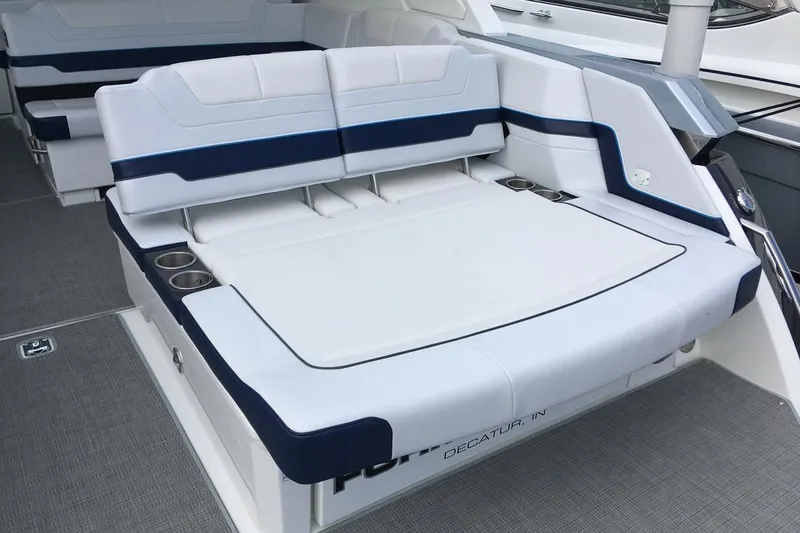 Slide: The Image of Manufacturer Provided Image: 2022 Formula 380 Super Sport Crossover OB boat with spacious seating and cup holders. - 10