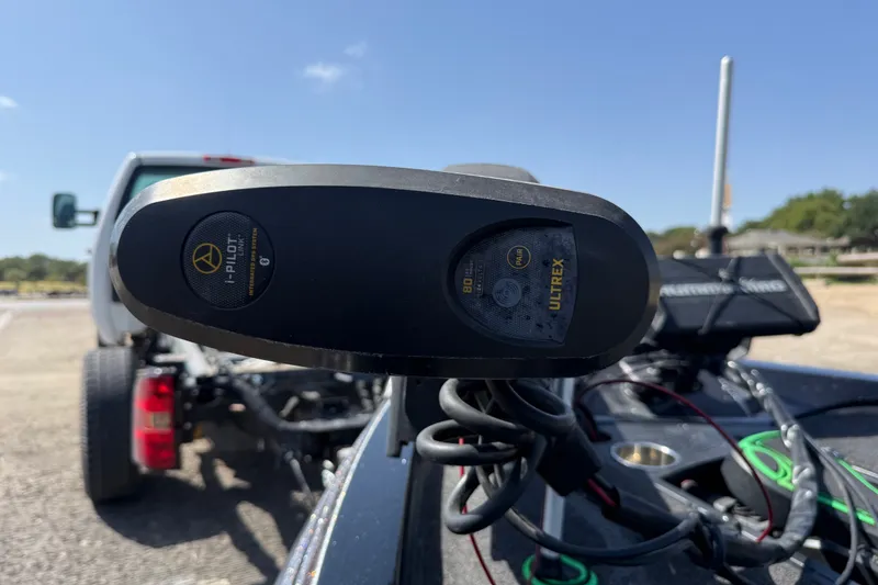 Slide: The Image of Close-up of a 2020 Ranger Z518 boat's i-Pilot Ultrex trolling motor control. - 29