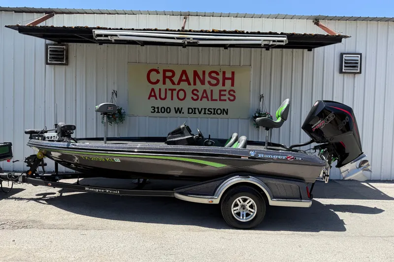 Slide: The Image of 2020 Ranger Z518 boat at Cransh Auto Sales, 3100 W. Division. - 33