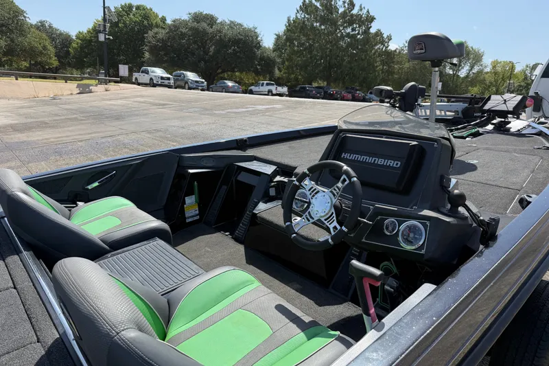 Slide: The Image of 2020 Ranger Z518 boat interior with steering wheel and Humminbird electronics. - 20