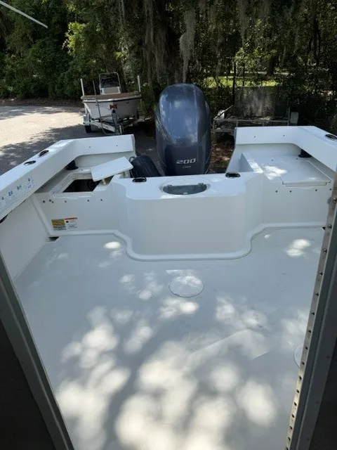Slide: The Image of Parker Marine 2120 Sport Cabin 2015 - 17