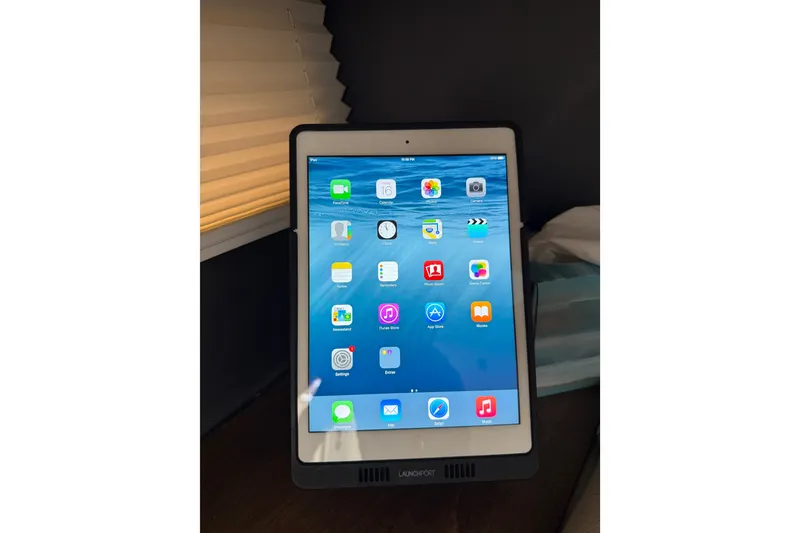Slide: The Image of Tablet displaying apps, mounted on a Boston Whaler 420 Outrage, 2016 model. - 10