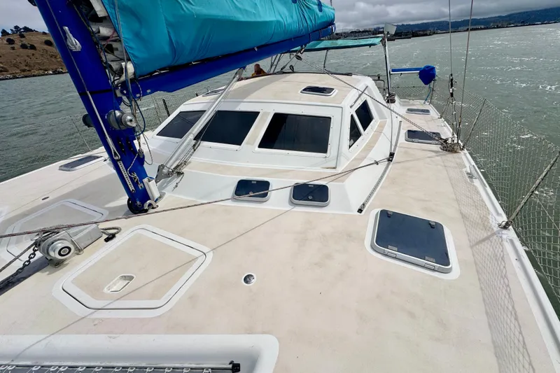Slide: The Image of Sailing catamaran St Francis 44, 2000 model, with blue sail cover on deck. - 54