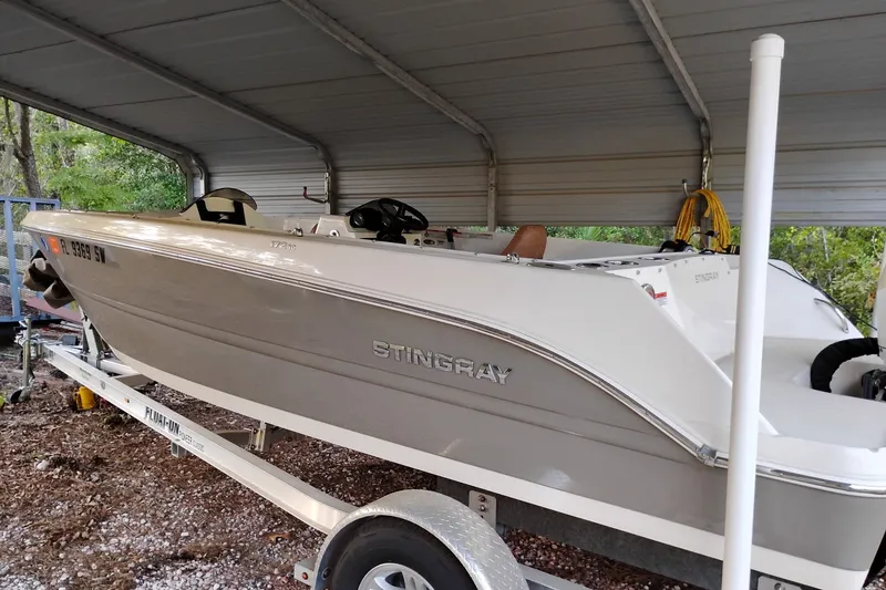 Slide: The Image of 2021 Stingray 172 SC boat on trailer under shelter, side view. - 14