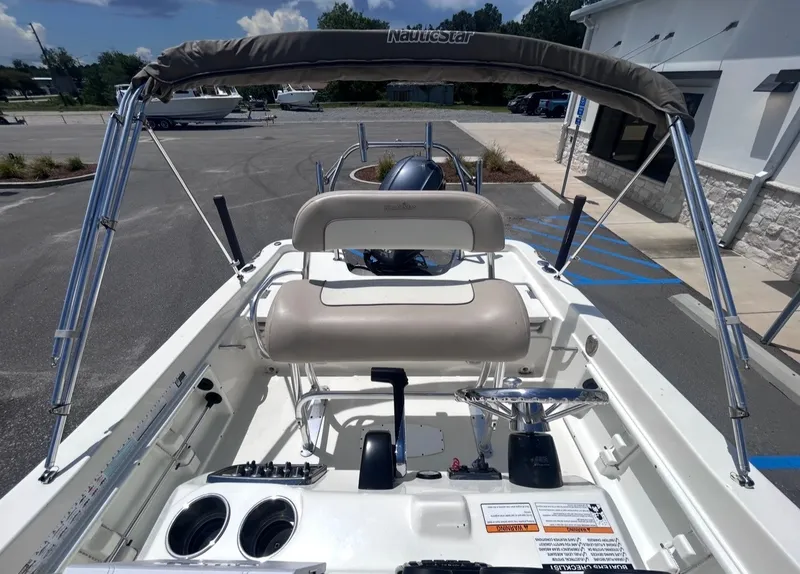 Slide: The Image of NauticStar Angler 211 2017 - 10
