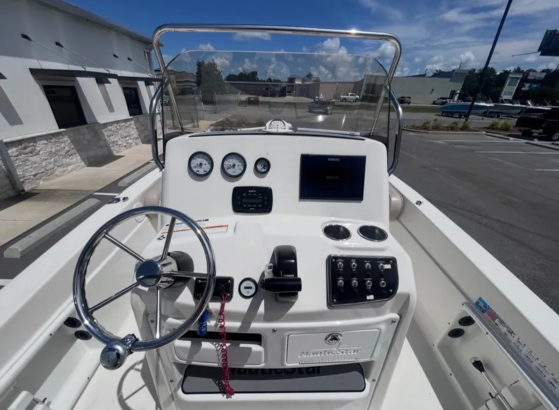 Slide: The Image of NauticStar Angler 211 2017 - 11