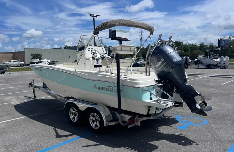 Slide: The Image of NauticStar Angler 211 2017 - 6