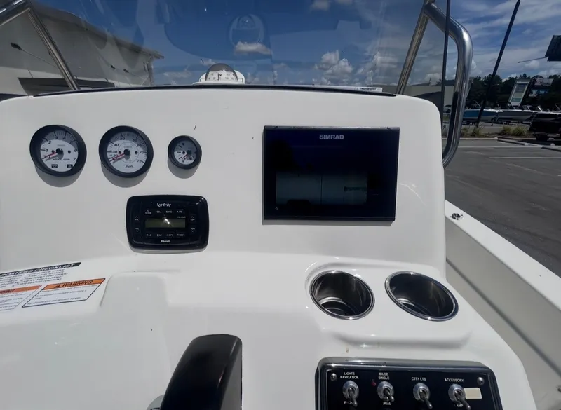 Slide: The Image of NauticStar Angler 211 2017 - 13