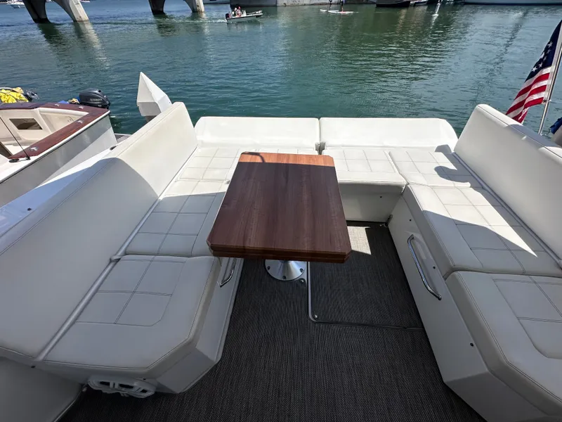 Slide: The Image of Cruisers 390 Express Coupe 2018 - 20