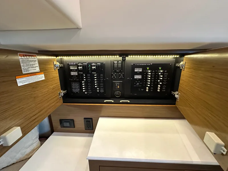 Slide: The Image of Cruisers 390 Express Coupe 2018 - 35
