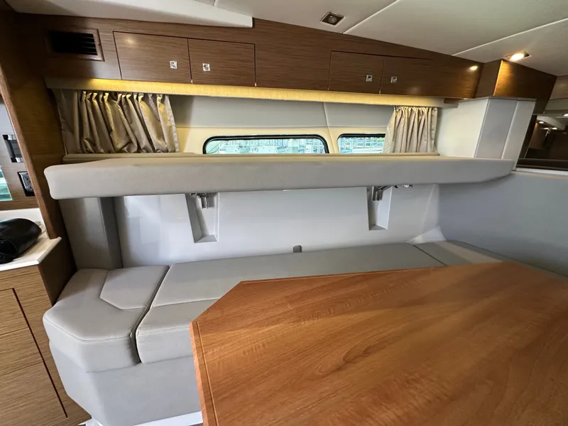 Slide: The Image of Cruisers 390 Express Coupe 2018 - 37