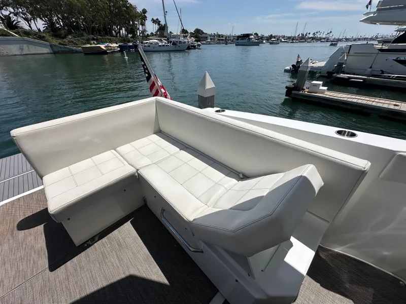 Slide: The Image of Cruisers 390 Express Coupe 2018 - 16