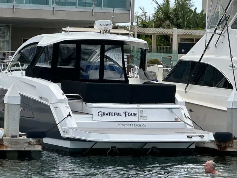 Slide: The Image of Cruisers 390 Express Coupe 2018 - 6