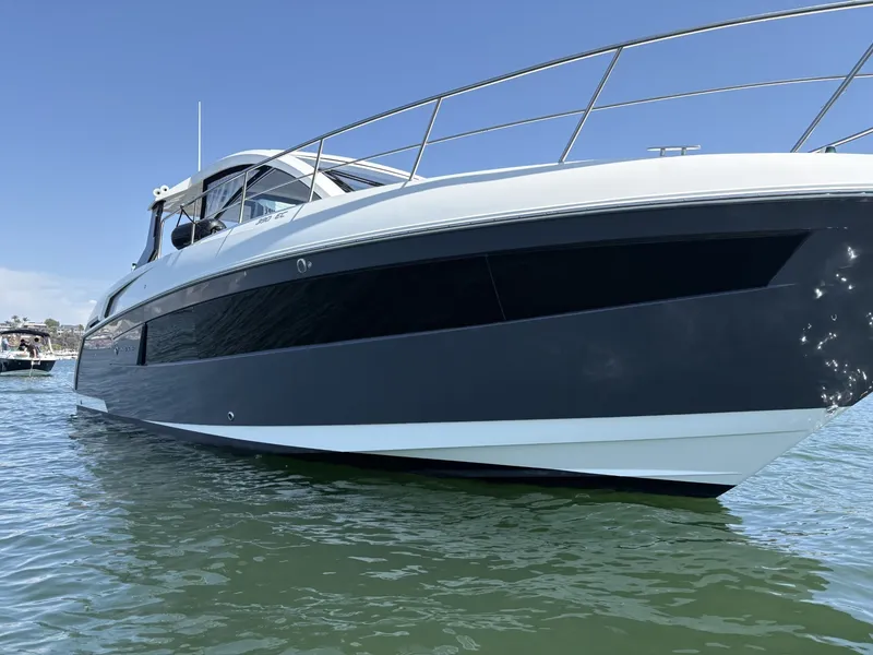 Slide: The Image of Cruisers 390 Express Coupe 2018 - 55