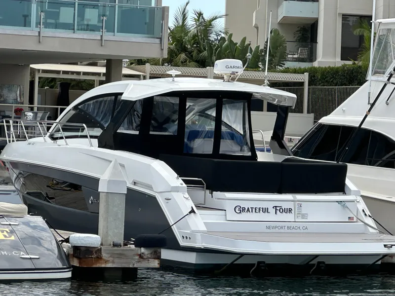 Slide: The Image of Cruisers 390 Express Coupe 2018 - 5
