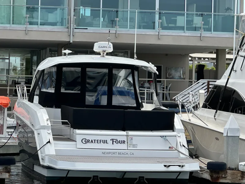 Slide: The Image of Cruisers 390 Express Coupe 2018 - 9