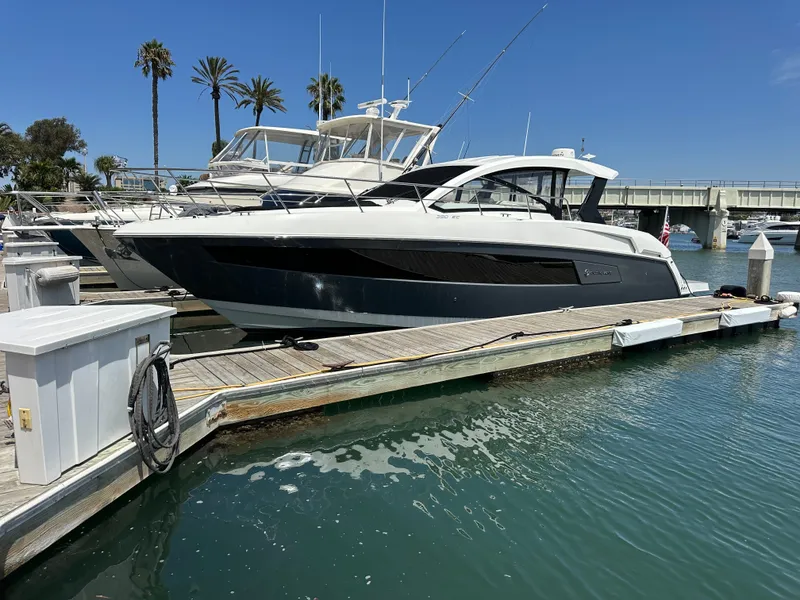 Slide: The Image of Cruisers 390 Express Coupe 2018 - 54