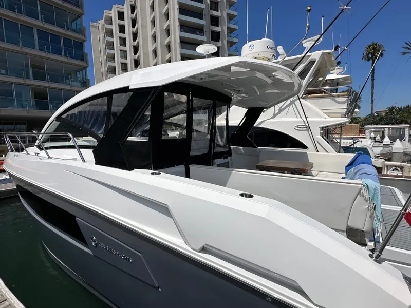 Slide: The Image of Cruisers 390 Express Coupe 2018 - 50