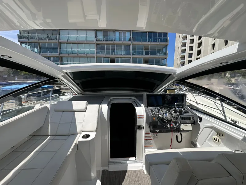 Slide: The Image of Cruisers 390 Express Coupe 2018 - 24