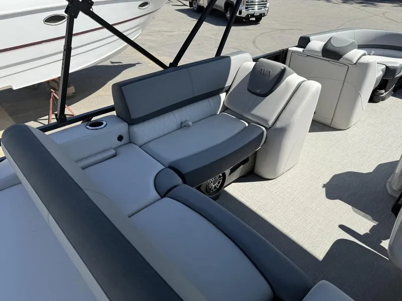 Slide: The Image of Avalon 23X8.5X25 AV 2025 - 15