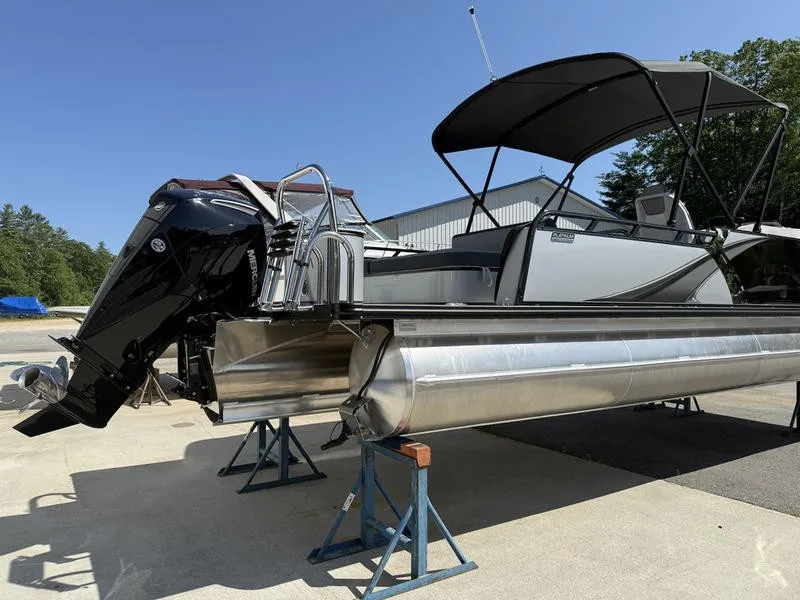 Slide: The Image of Avalon 23X8.5X25 AV 2025 - 3