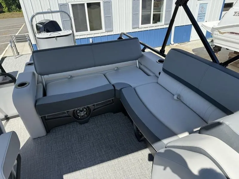 Slide: The Image of Avalon 23X8.5X25 AV 2025 - 5